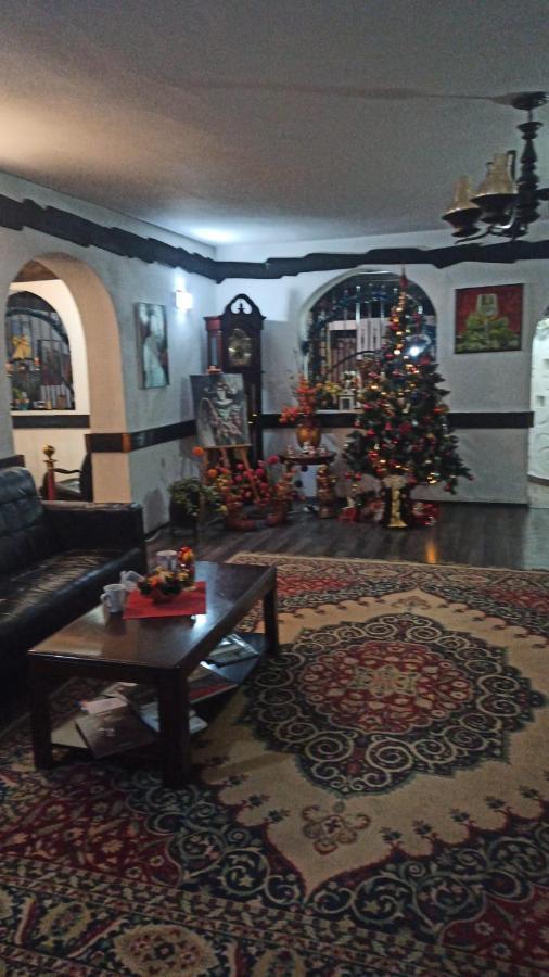 Hôtel Casa Octavian à Sucevita Extérieur photo