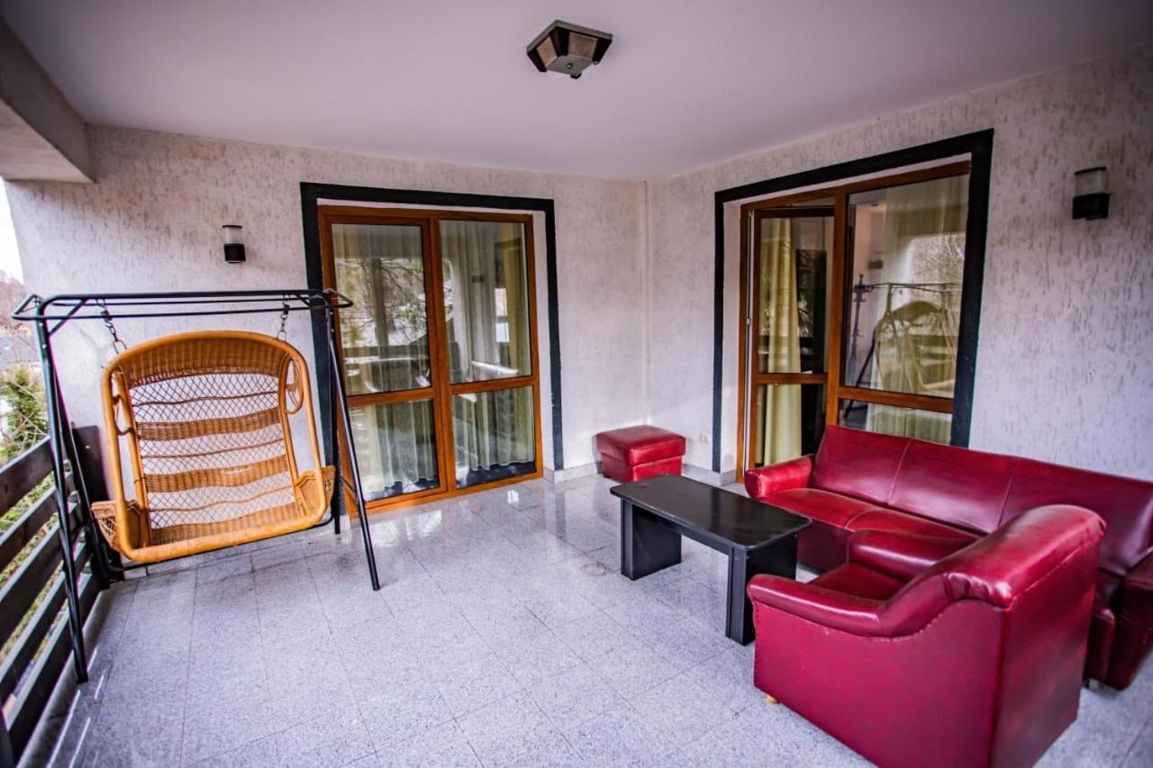 Hôtel Casa Octavian à Sucevita Extérieur photo