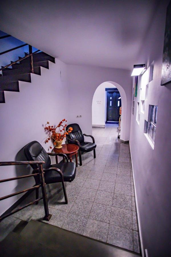 Hôtel Casa Octavian à Sucevita Extérieur photo