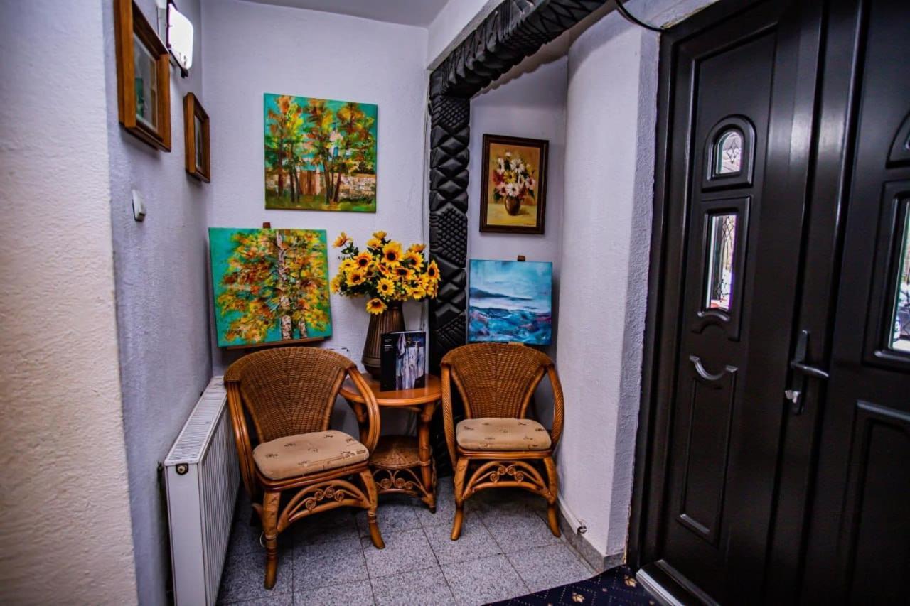 Hôtel Casa Octavian à Sucevita Extérieur photo